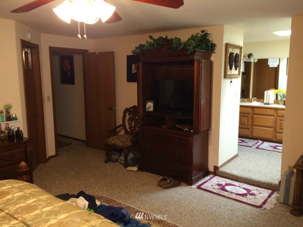 19002 104th Place Southeast Renton, WA 98055 - Photo 19 of 23