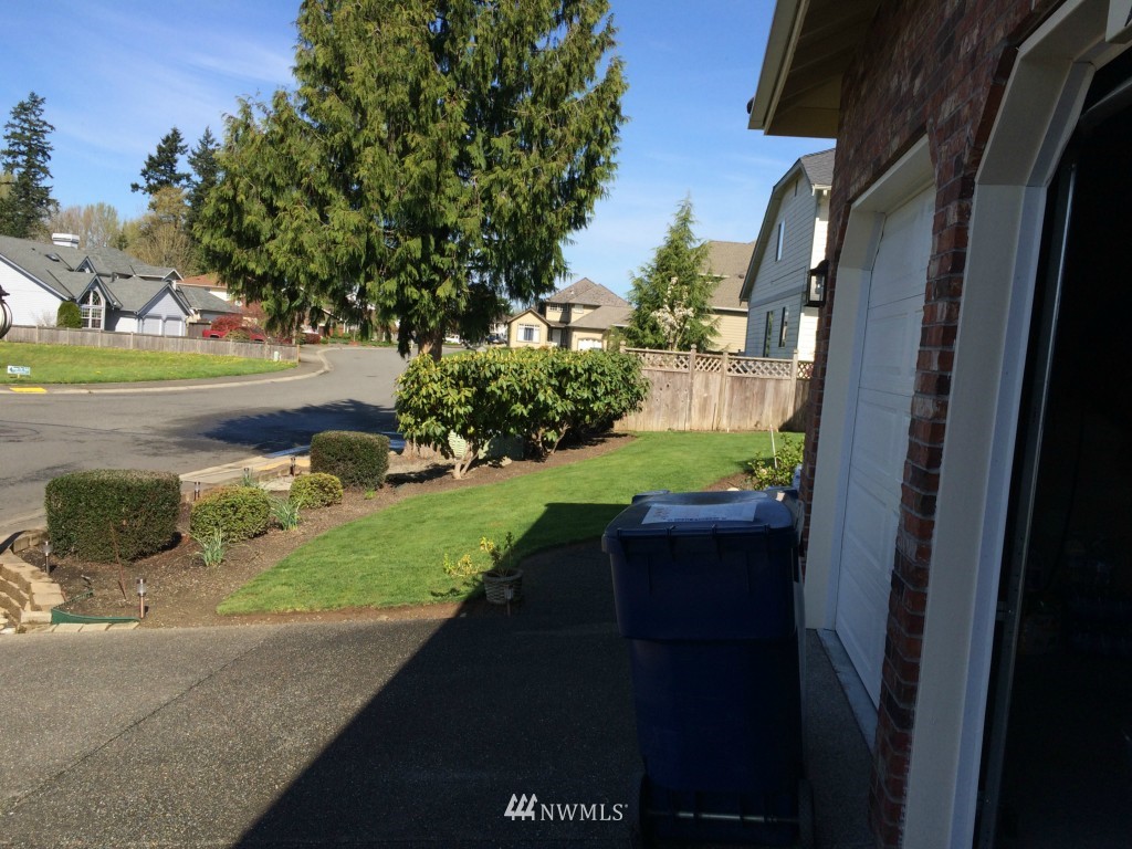 19002 104th Place Southeast Renton, WA 98055 - Photo 3 of 23