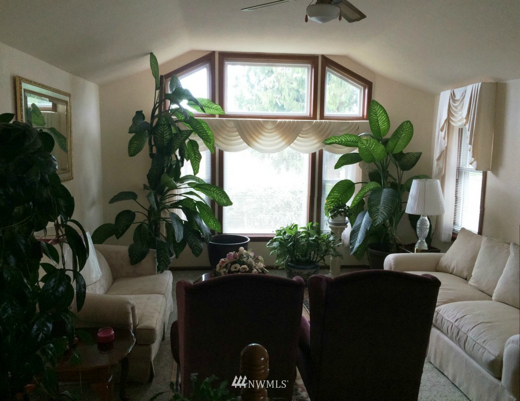 19002 104th Place Southeast Renton, WA 98055 - Photo 5 of 23