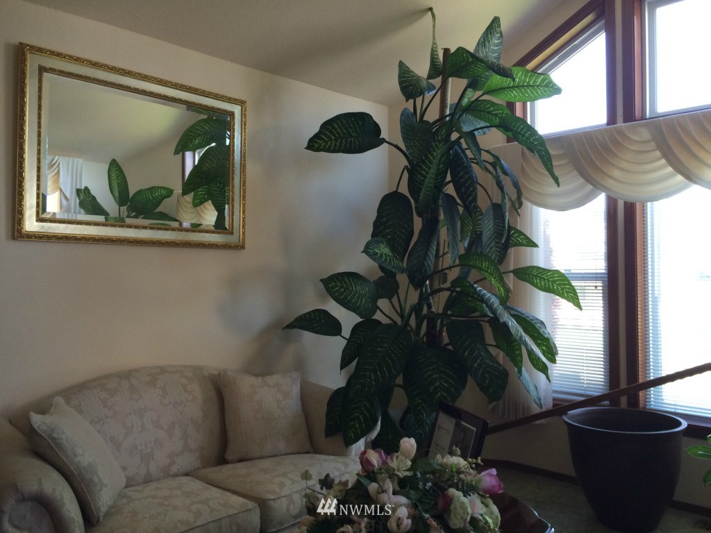 19002 104th Place Southeast Renton, WA 98055 - Photo 6 of 23