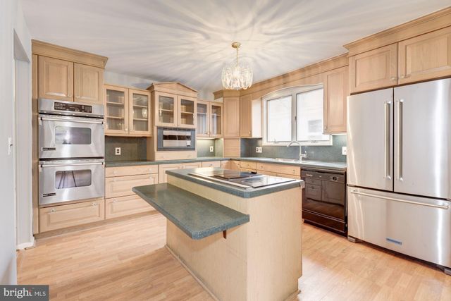 $825,000 | 8161 East Beach Drive Northwest, Washington, DC 20012