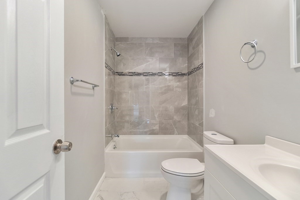 270-272 Centre Street Springfield, MA 01151 - Photo 15 of 18