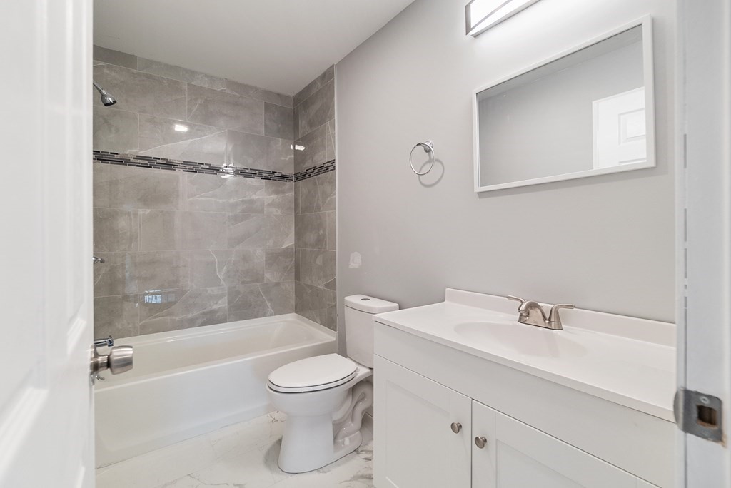 270-272 Centre Street Springfield, MA 01151 - Photo 16 of 18