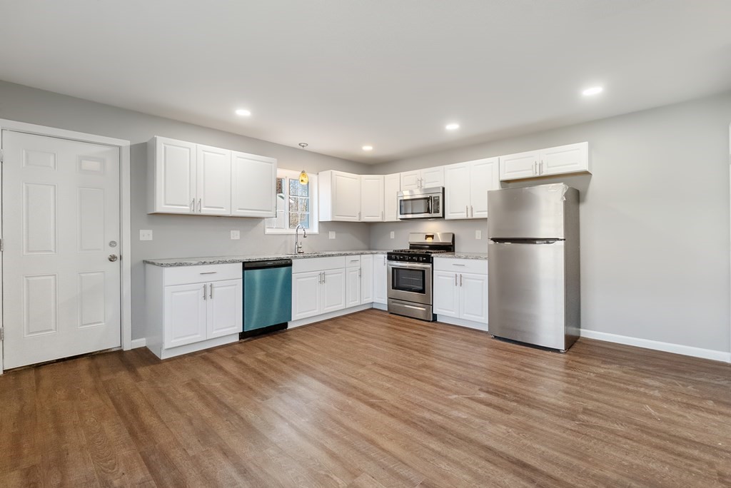 270-272 Centre Street Springfield, MA 01151 - Photo 4 of 18