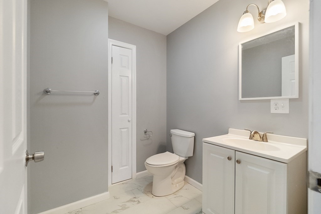 270-272 Centre Street Springfield, MA 01151 - Photo 9 of 18