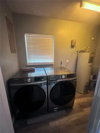 a view of empty room with window