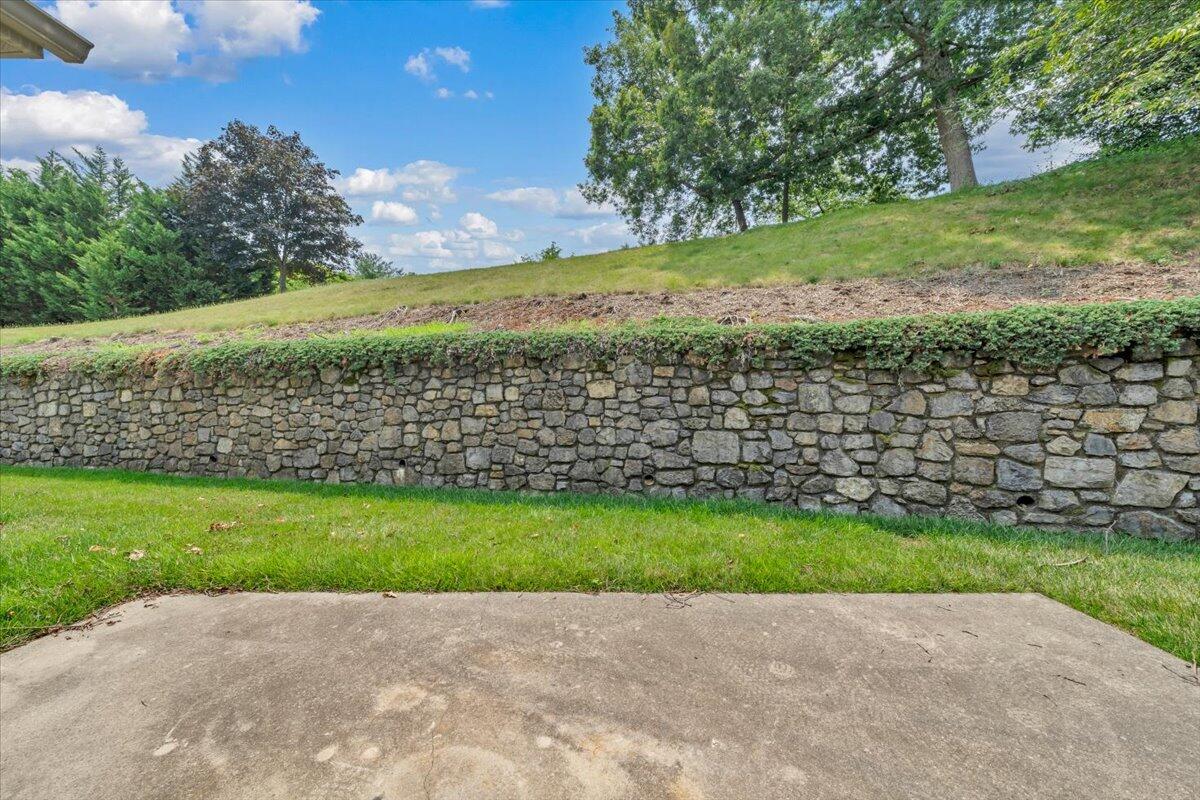 2512 Oak Ridge Lane Salem, VA 24153 - Photo 40 of 49 42-MIB03137