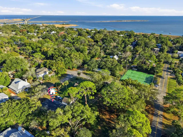 $564,900 | 72 13th Street, Apalachicola, FL 32320