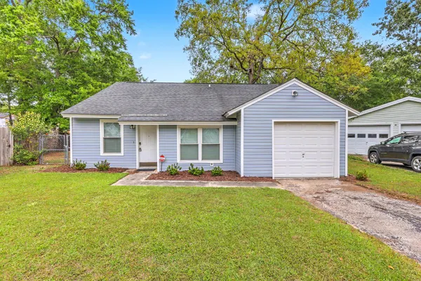 $1,900 | 104 Tweed Court, Summerville, SC 29486