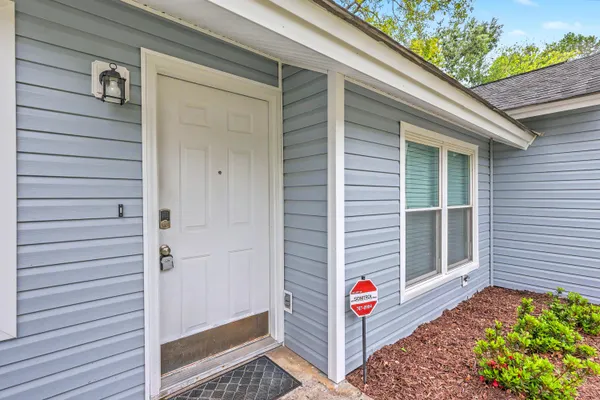 $1,900 | 104 Tweed Court, Summerville, SC 29486