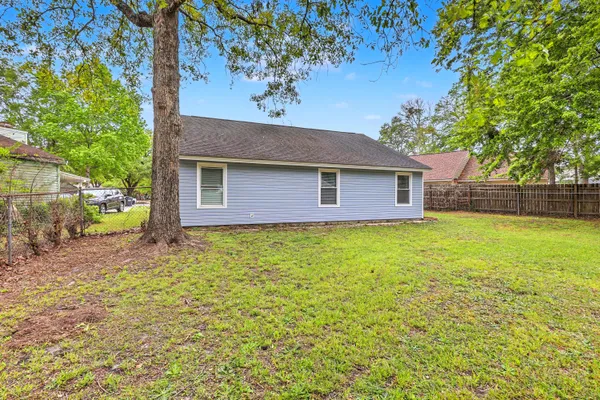 $1,900 | 104 Tweed Court, Summerville, SC 29486