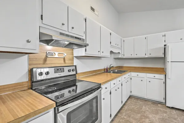 $1,900 | 104 Tweed Court, Summerville, SC 29486