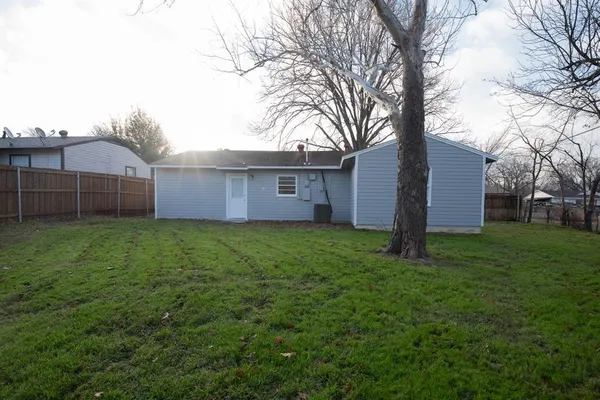 $1,800 | 1505 Arbor Lane, Arlington, TX 76010