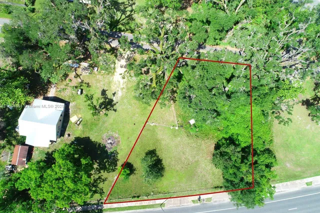 an aerial view of a residential houses with yard