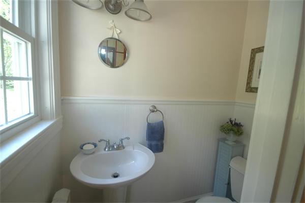 16 Stratford Road Andover, MA 01810 - Photo 18 of 24 Gallery Image 18