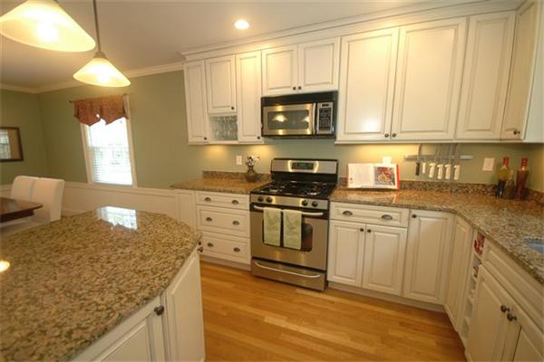 16 Stratford Road Andover, MA 01810 - Photo 3 of 24 Gallery Image 3