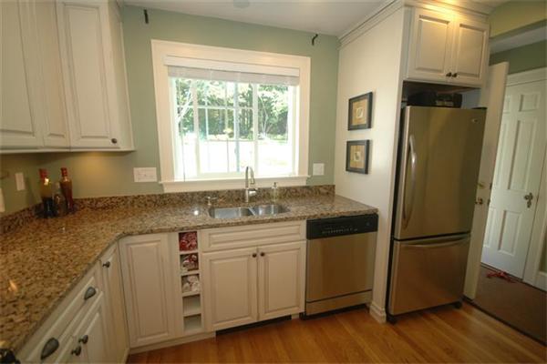 16 Stratford Road Andover, MA 01810 - Photo 4 of 24 Gallery Image 4