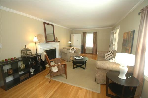 16 Stratford Road Andover, MA 01810 - Photo 8 of 24 Gallery Image 8