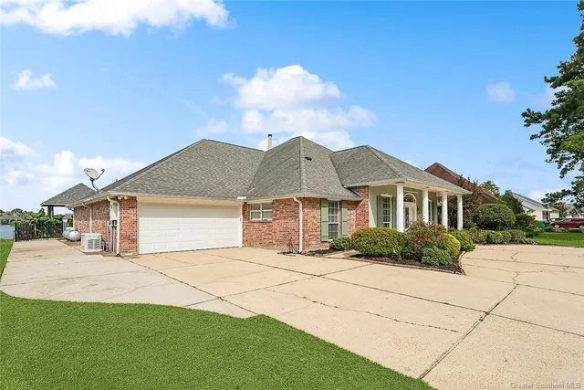 $530,000 | 13419 Riverlake Drive, Covington, LA 70435