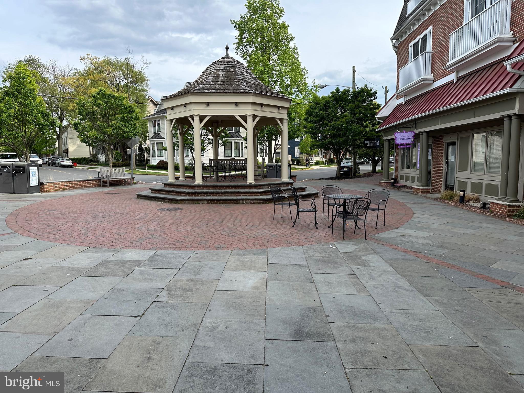 1 Kings Court, Unit 5 Haddonfield, NJ 08033 - Photo 12 of 15 a view of a chairs and table in the patio in front of building