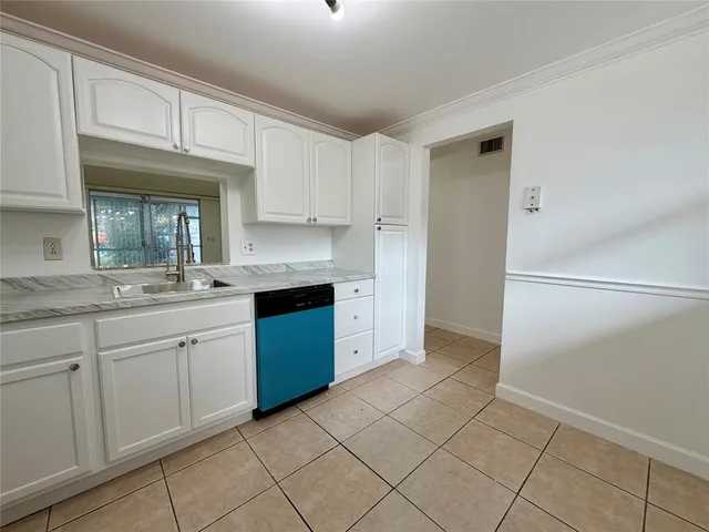 $2,290 | 301 Northeast 14th Avenue, Unit 108, Hallandale Beach, FL 33009