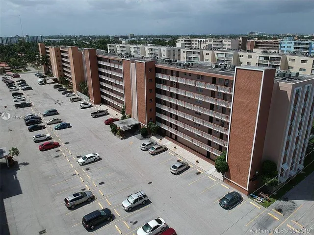 $2,290 | 301 Northeast 14th Avenue, Unit 108, Hallandale Beach, FL 33009