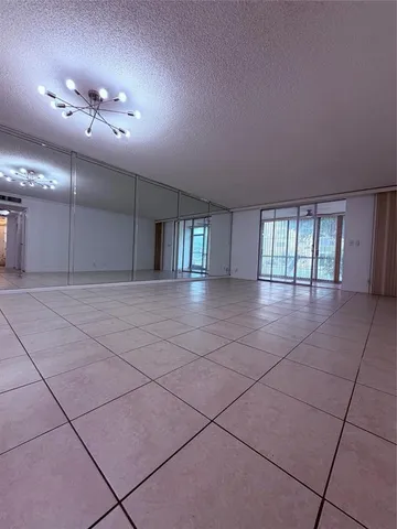$2,290 | 301 Northeast 14th Avenue, Unit 108, Hallandale Beach, FL 33009