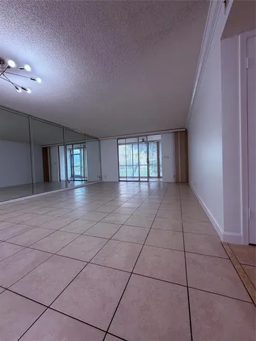 $2,290 | 301 Northeast 14th Avenue, Unit 108, Hallandale Beach, FL 33009