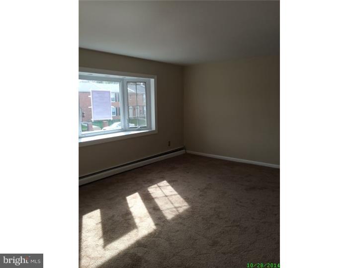 10828 East Keswick Road Philadelphia, PA 19154 - Photo 2 of 12 Living Room
