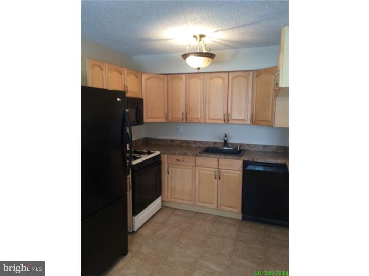 10828 East Keswick Road Philadelphia, PA 19154 - Photo 4 of 12 Kitchen