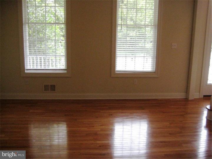 710 Edinburg Road Hamilton, NJ 08619 - Photo 3 of 20 Living Room