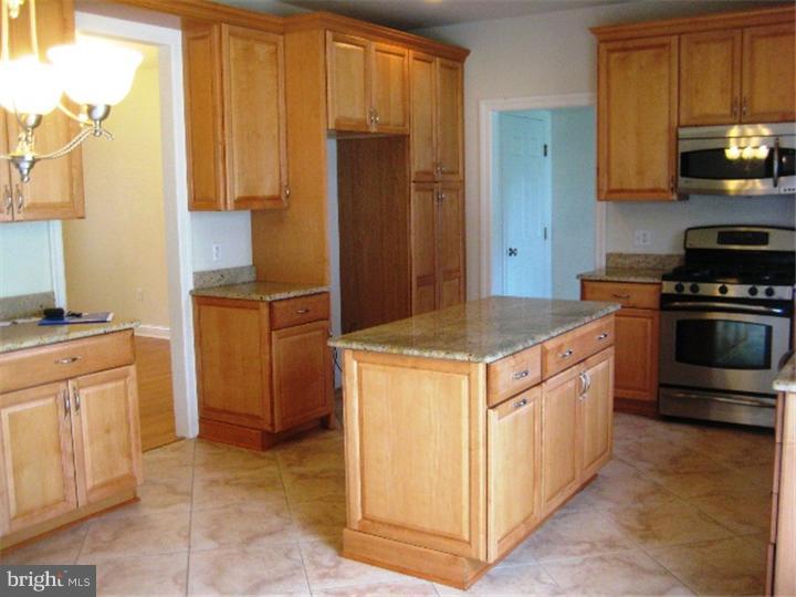 710 Edinburg Road Hamilton, NJ 08619 - Photo 6 of 20 Kitchen