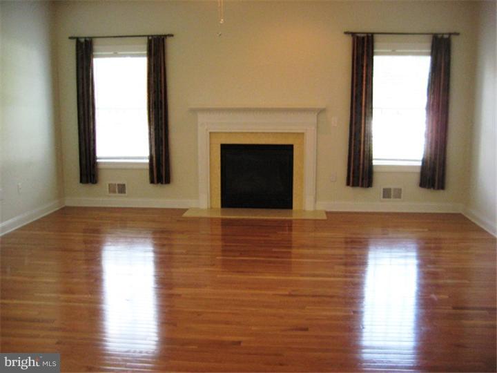 710 Edinburg Road Hamilton, NJ 08619 - Photo 7 of 20 Family Room