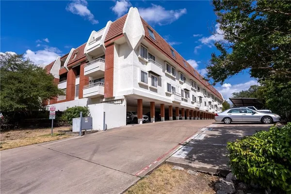 $1,850 | 3115 Helms Street, Unit 210, Austin, TX 78705