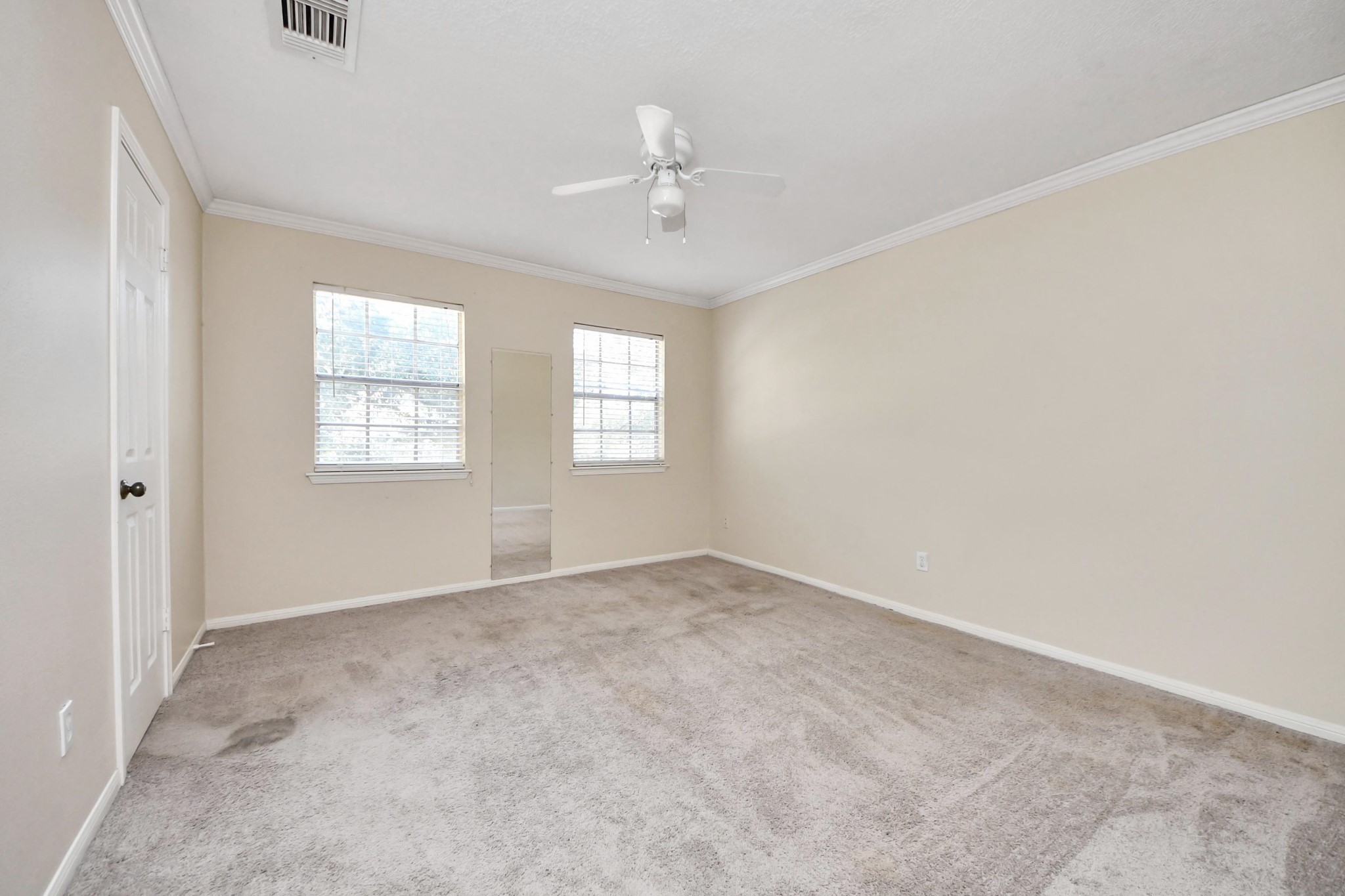 5003 Chantry Drive Houston, TX 77084 - Photo 33 of 49 an empty room with windows and ceiling fan