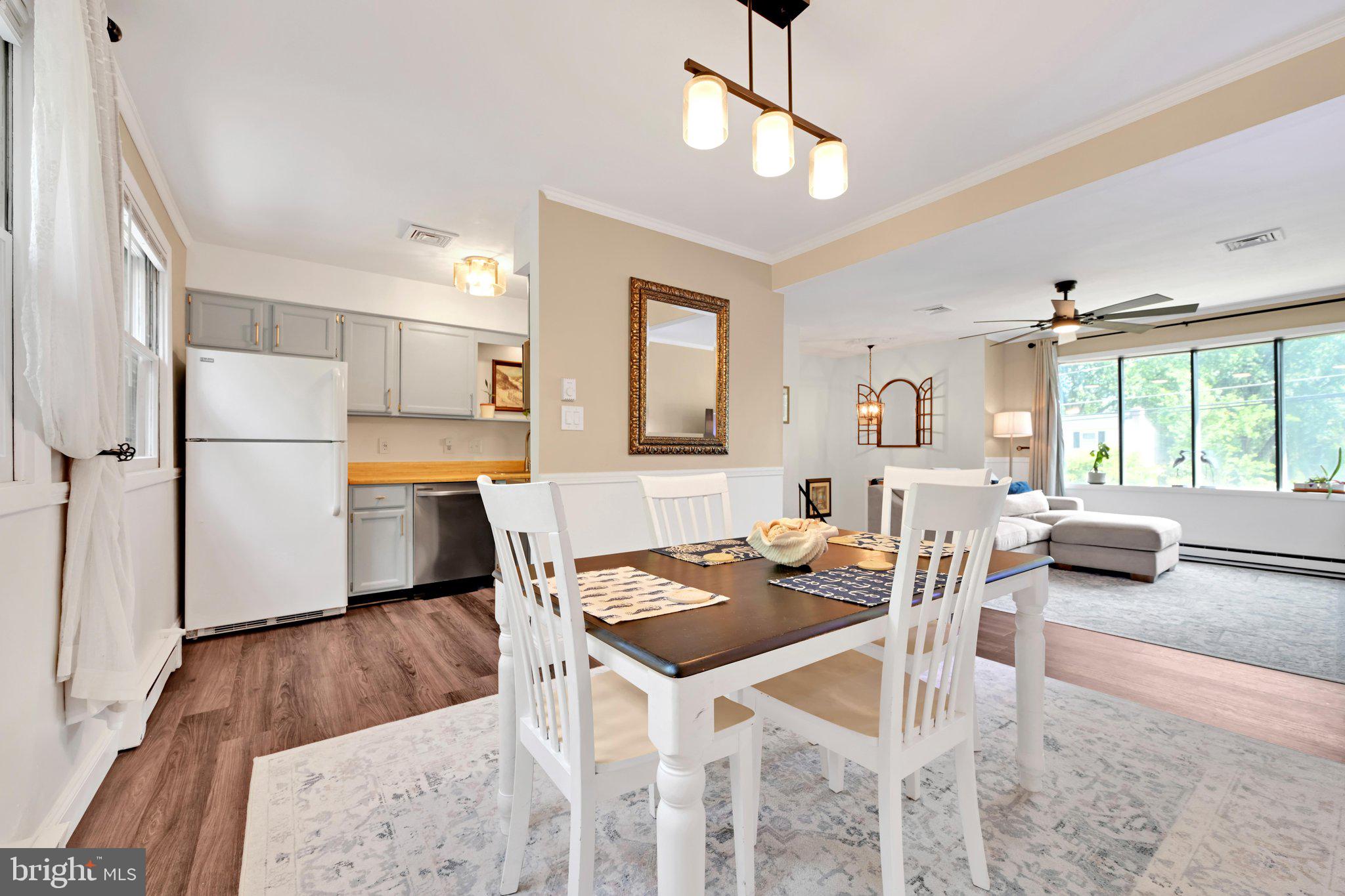 4815 Delbrook Road Mechanicsburg, PA 17050 - Photo 5 of 34 Dining Area