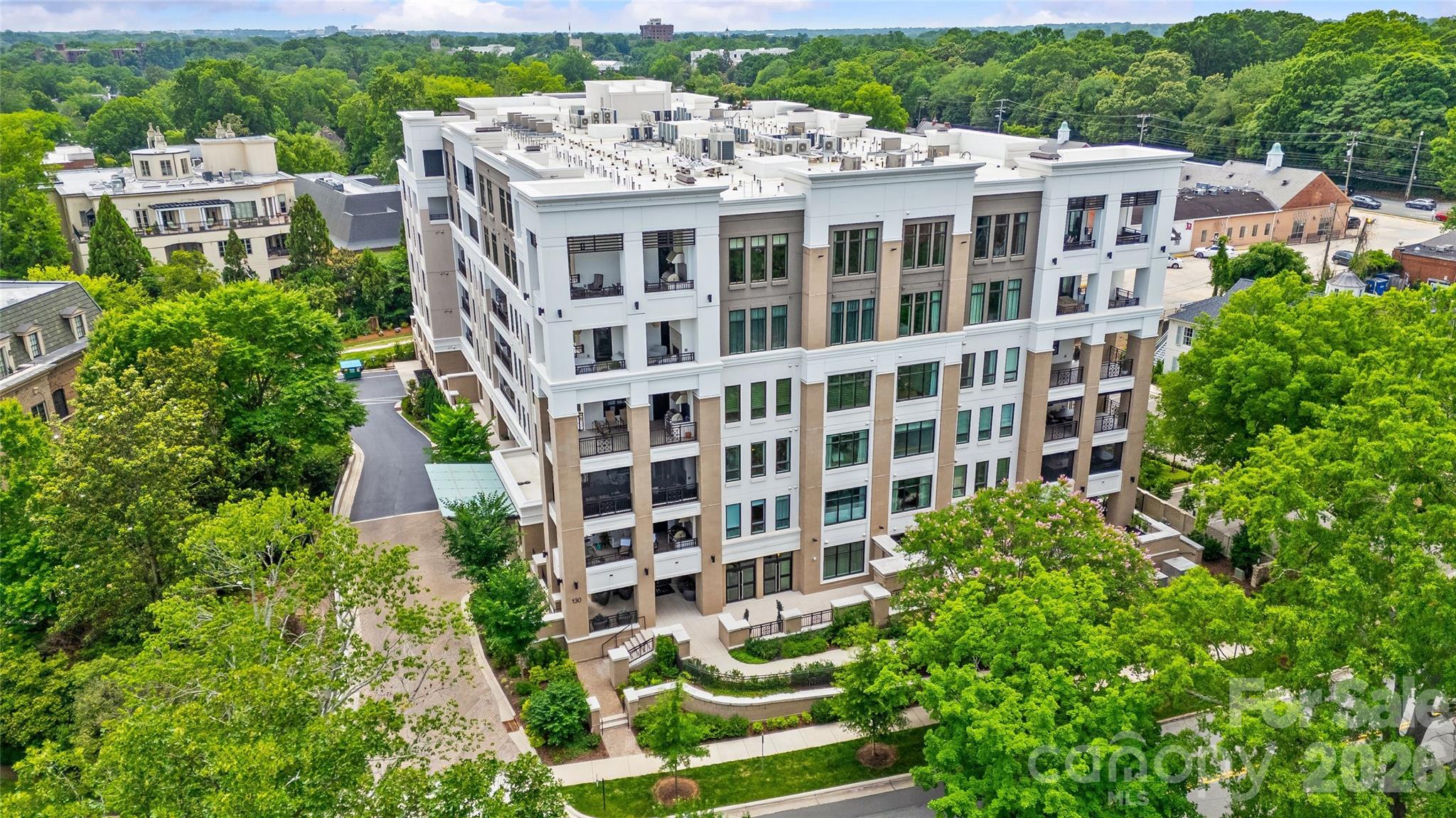 130 Cherokee Road, Unit 306 Charlotte, NC 28207 - Photo 2 of 48 Gallery Image 2
