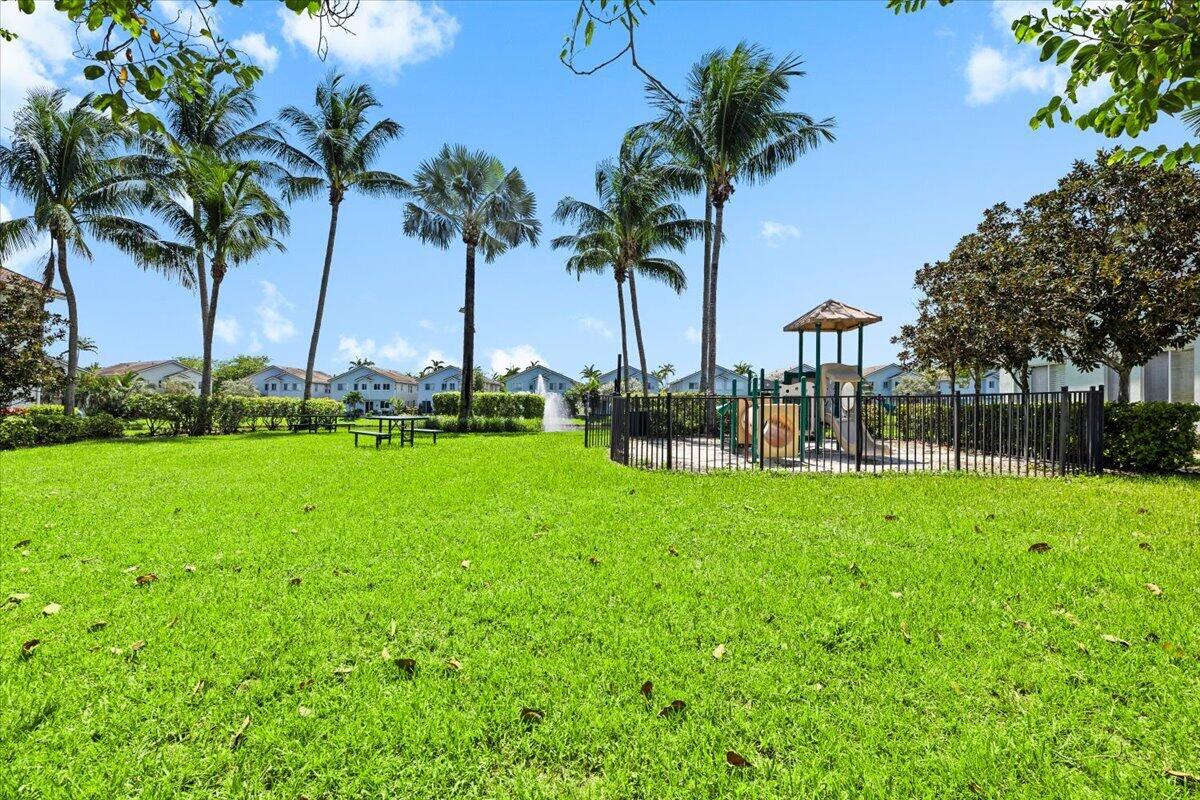 3175 Laurel Ridge Circle Riviera Beach, FL 33404 - Photo 26 of 36 26-424A9535