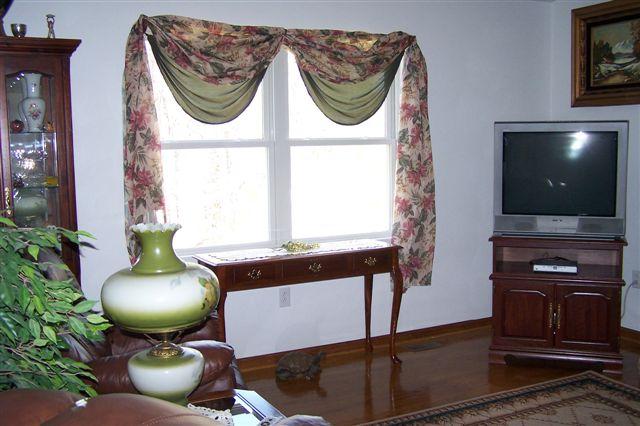 4495 Saunders Road Vinton, VA 24179 - Photo 4 of 11 Living Room