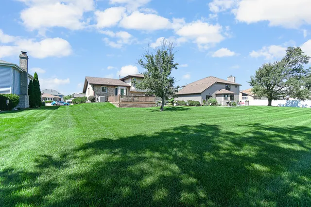 $376,000 | 433 Wheatfield Road, Matteson, IL 60443