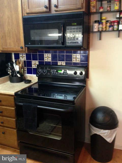 6450 Greenfield Road, Unit 305 Elkridge, MD 21075 - Photo 13 of 19 Kitchen
