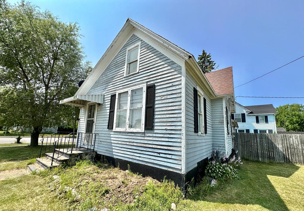723 6th Street Algoma, WI 54201 - Photo 1 of 20