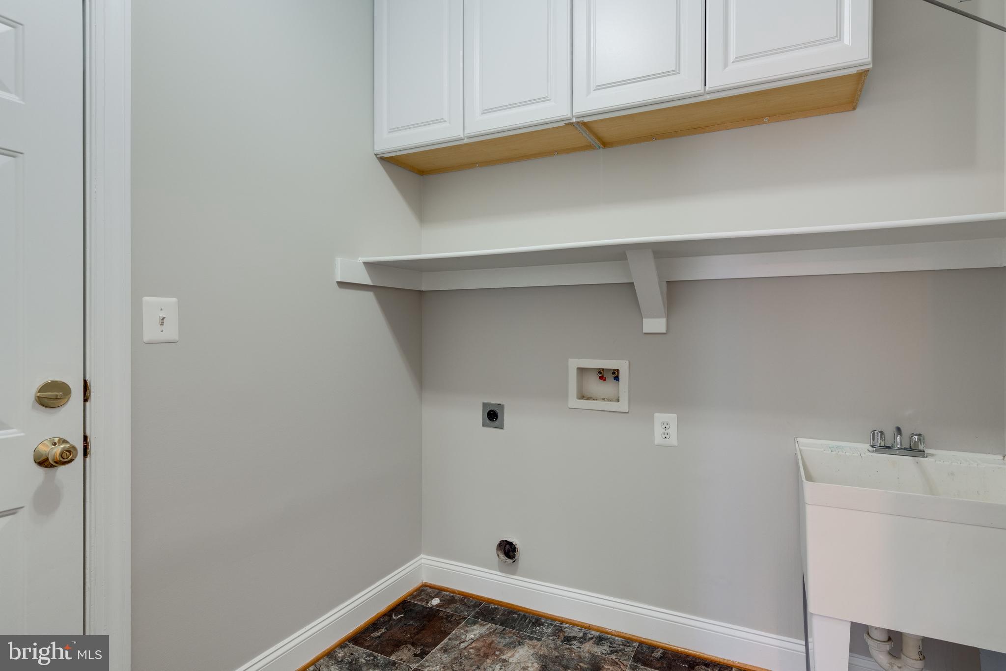 6622 Winstead Manor Court Lorton, VA 22079 - Photo 28 of 79 Laundry room leads to garage