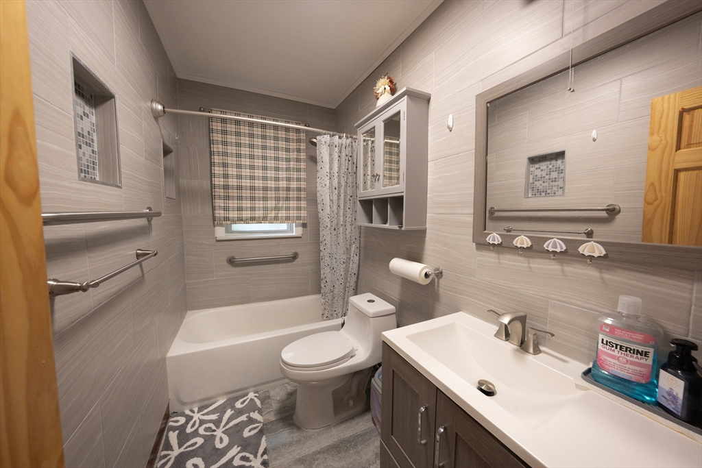 162 Glendale Road Quincy, MA 02169 - Photo 6 of 14
