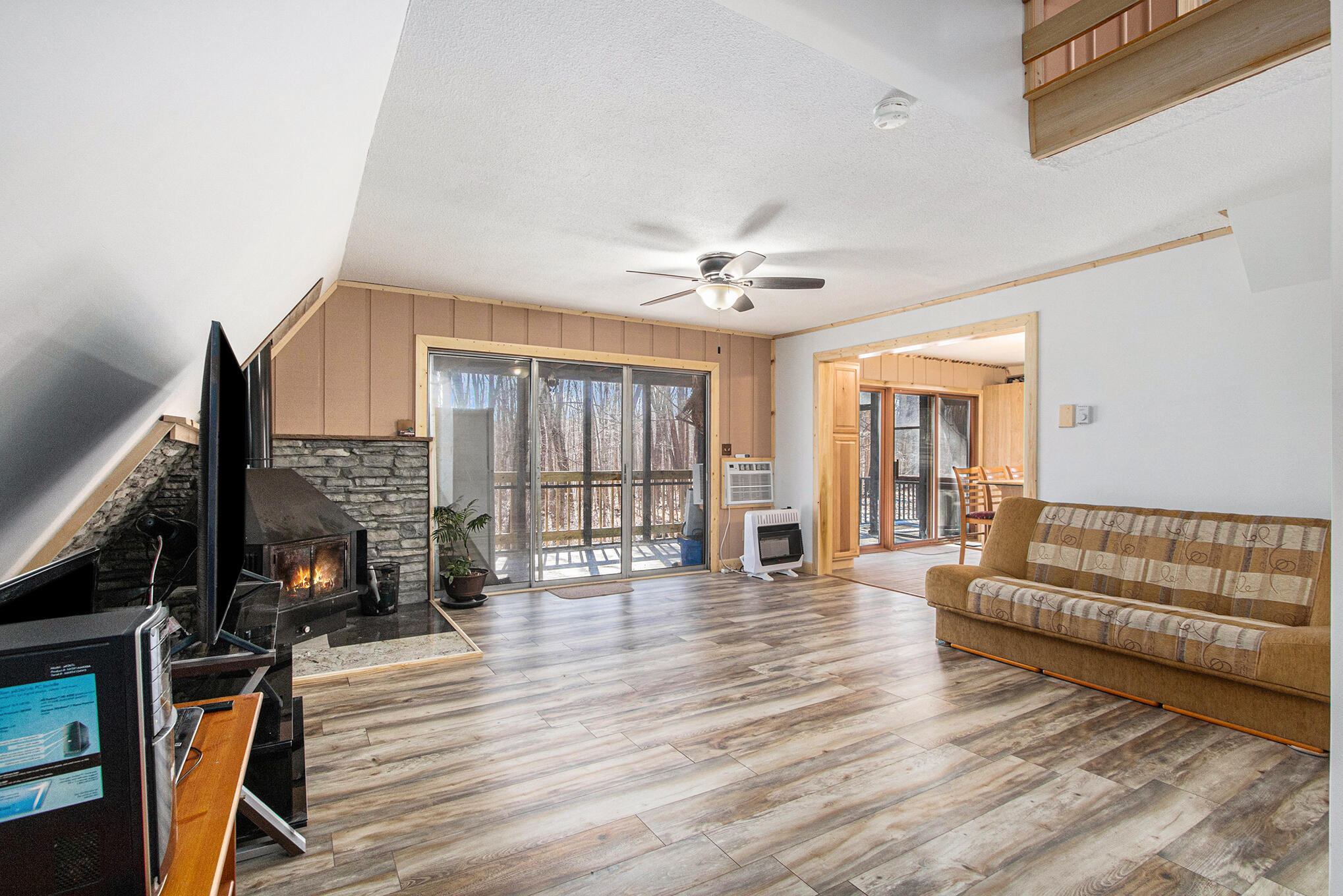 7133 Johnson Road Coloma, MI 49038 - Photo 20 of 49 Living Room