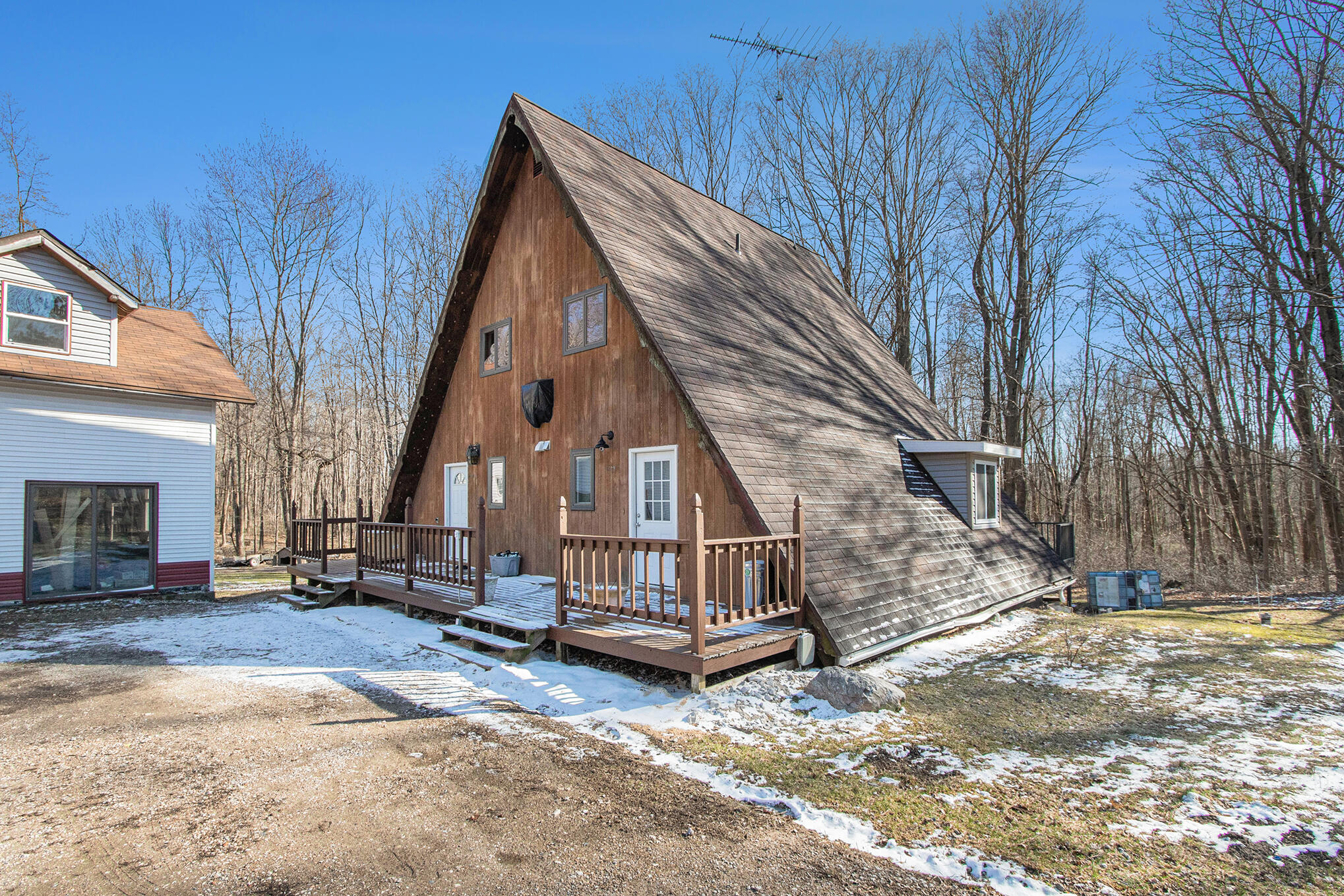7133 Johnson Road Coloma, MI 49038 - Photo 4 of 49 Front/Side