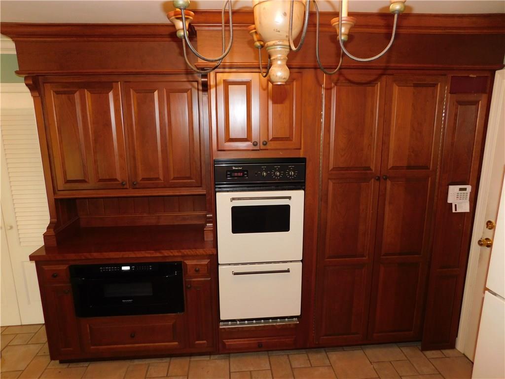 590 Methodist Road Greenville, PA 16125 - Photo 11 of 25 PULL OUT MICROWAVE DRAWER, PANTRY / DOUBLE OVENS