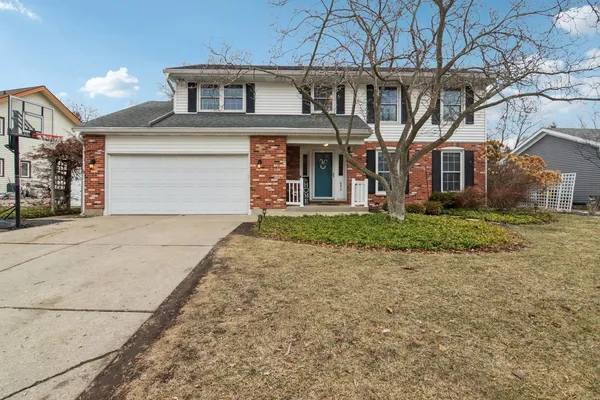 $425,000 | 693 Exmoor Terrace, Crystal Lake, IL 60014