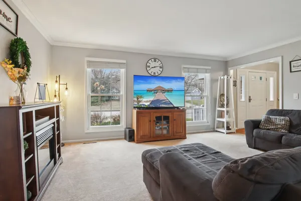$425,000 | 693 Exmoor Terrace, Crystal Lake, IL 60014