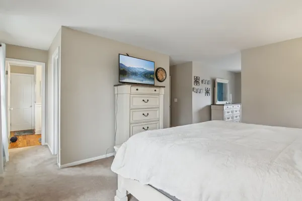 $425,000 | 693 Exmoor Terrace, Crystal Lake, IL 60014